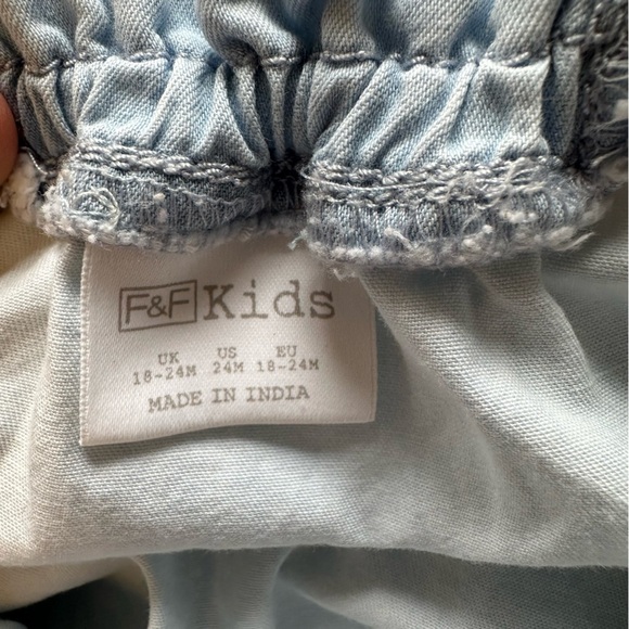 🌟3/$20🌟 Light blue chambray and lace toddler dress - Picture 3 of 3